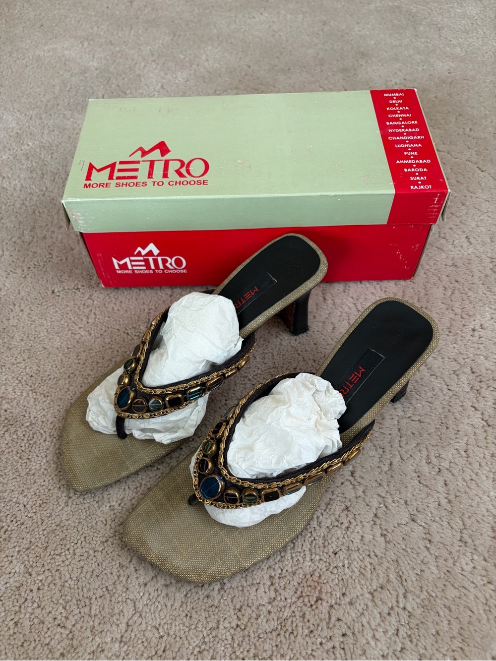 Metro Gold Beaded Toe-Ring Heels with Black Insole Accents Size 5